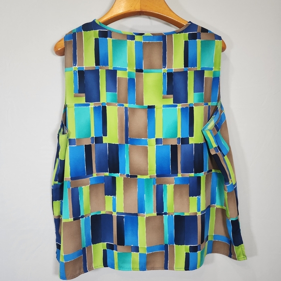 Colorful Geometric Women's Top - Picture 6 of 9